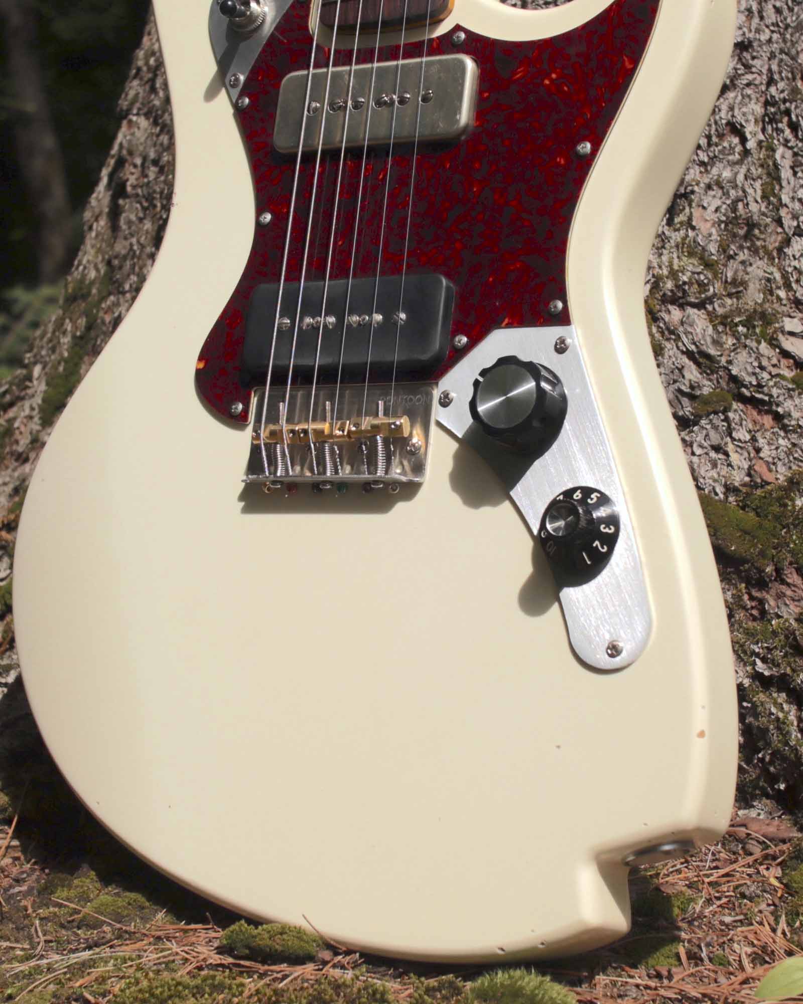 Chaudière White Lewis Guitar