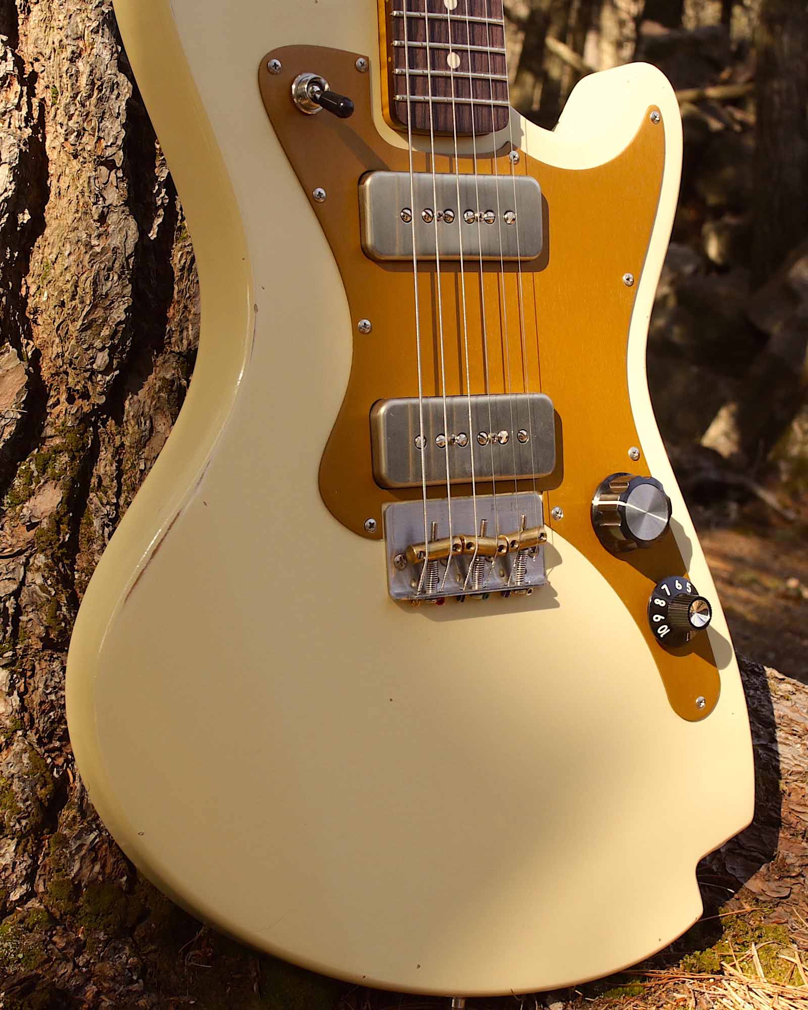 Hull Island Sand Lewis Guitar