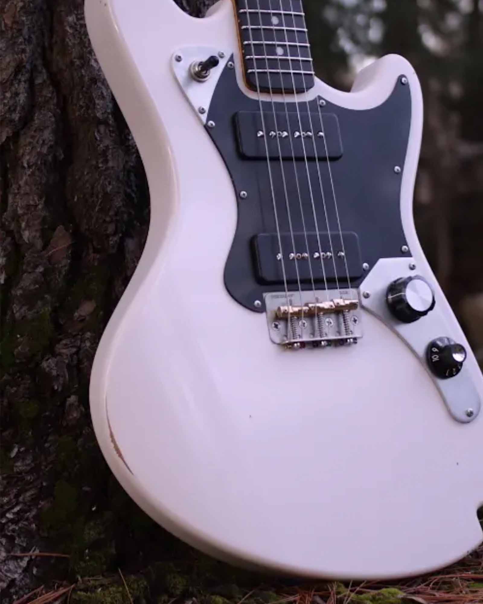 Pigale Pink Lewis Guitar